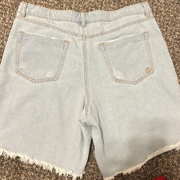 Women’s Ribbed thigh length shorts - Picture 4 of 5